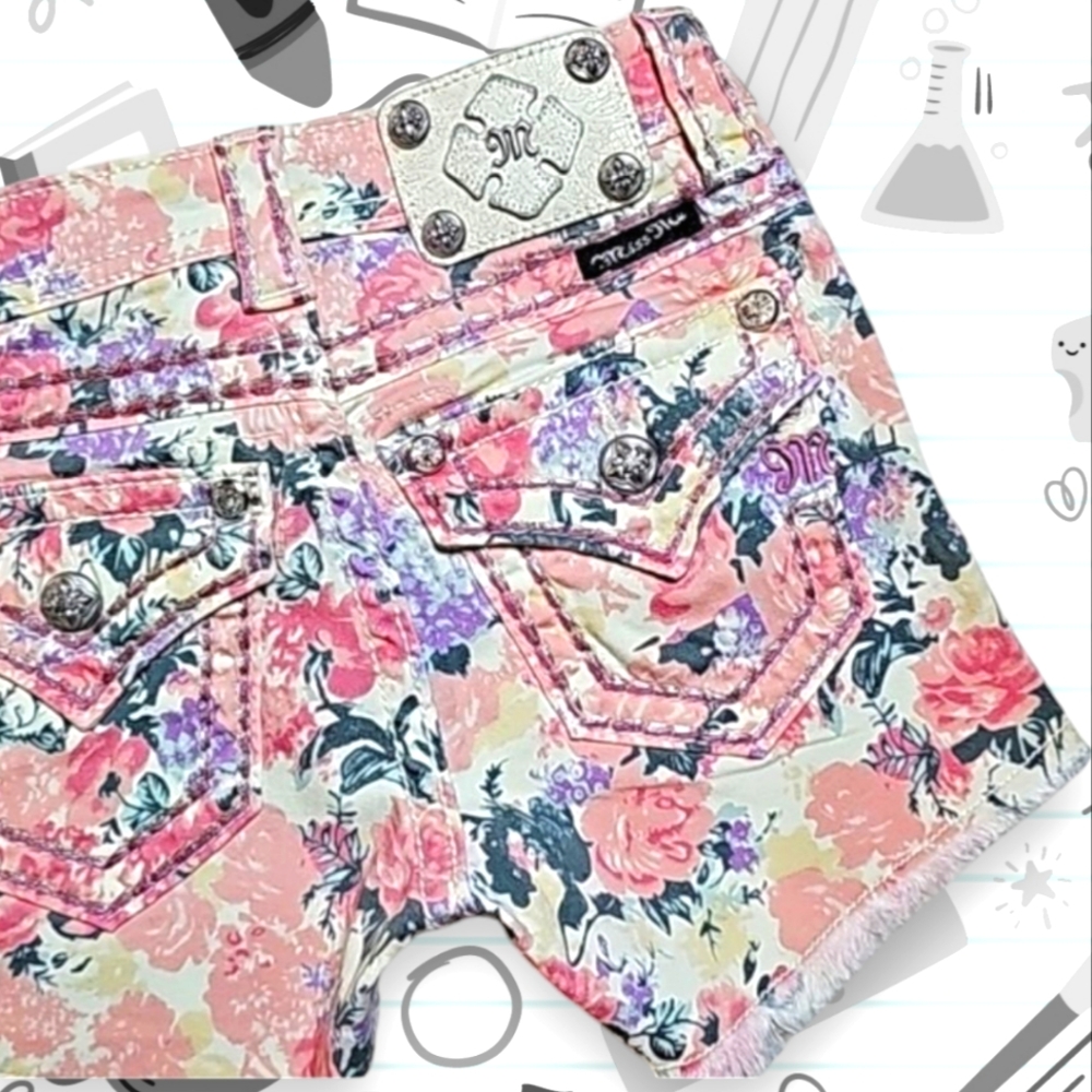 Miss Me Cargo Rose Jean Shorts. Girl's Size: Waist 08x03 Inseam.